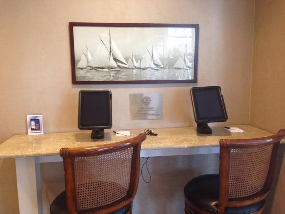 Salem Waterfront Hotel & Suites Εξωτερικό φωτογραφία